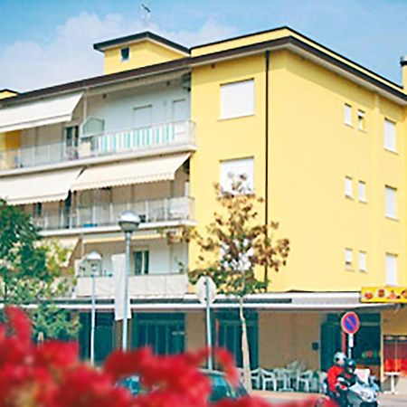 Pia Del Faro Apartment Bibione Bagian luar foto