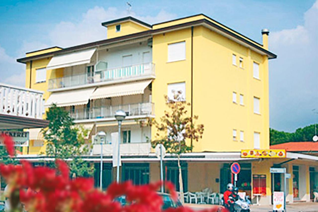 Pia Del Faro Apartment Bibione Bagian luar foto