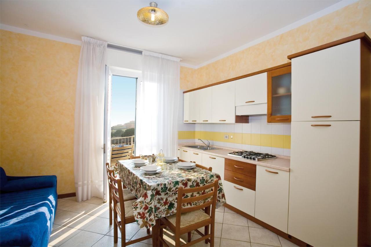 Pia Del Faro Apartment Bibione Bagian luar foto